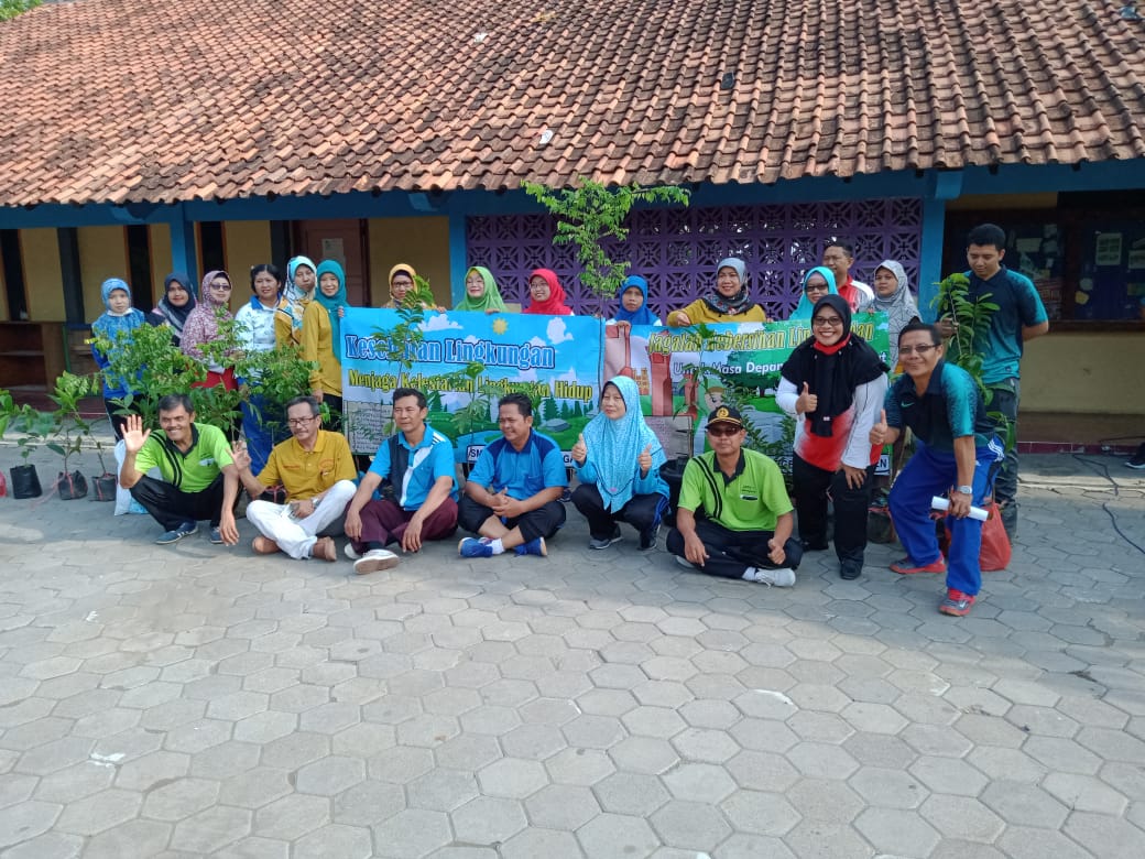 KERJA BAKTI PENGHIJUAN