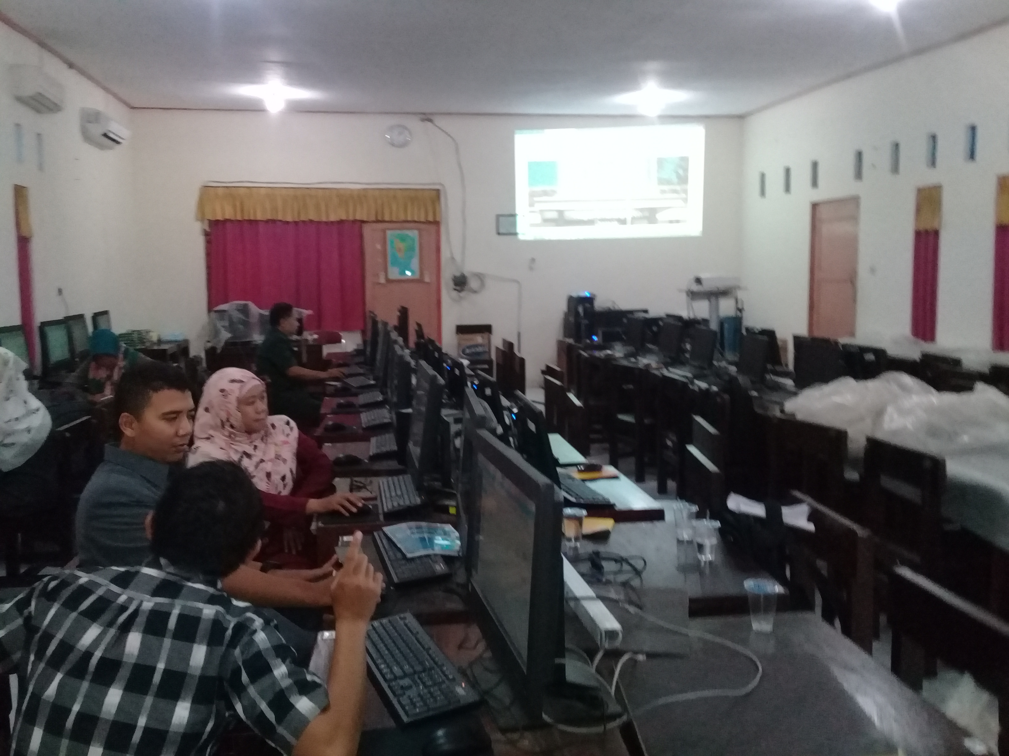 RUANG KOMPUTER RENOV